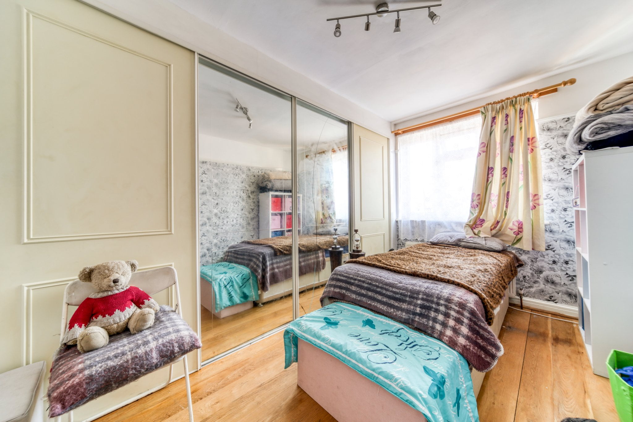 Dahlia Gardens, Mitcham, CR4 Truuli