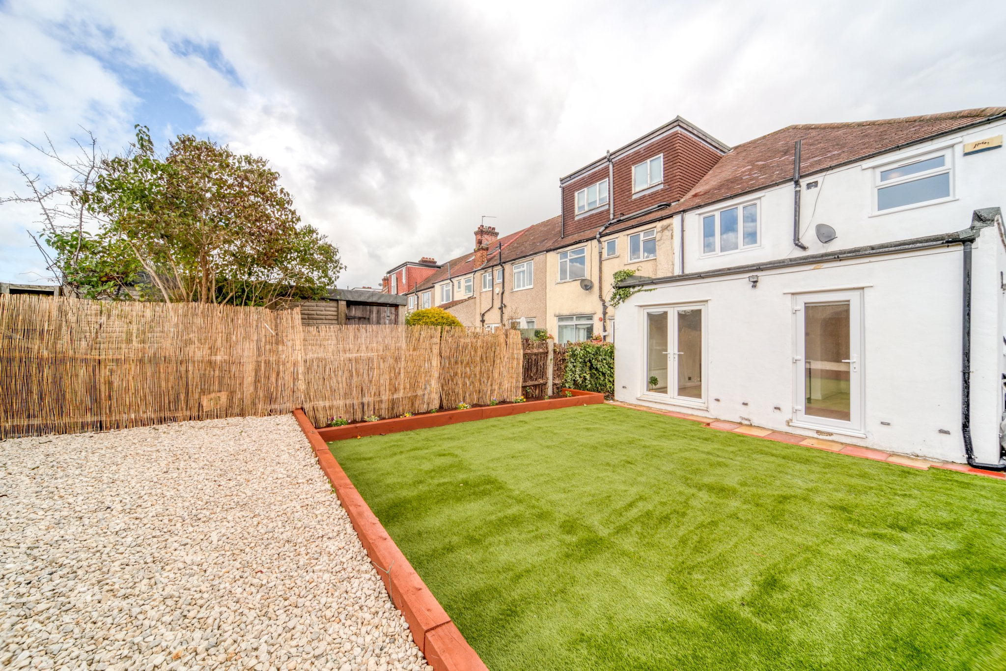 Dahlia Gardens, Mitcham, CR4 Truuli