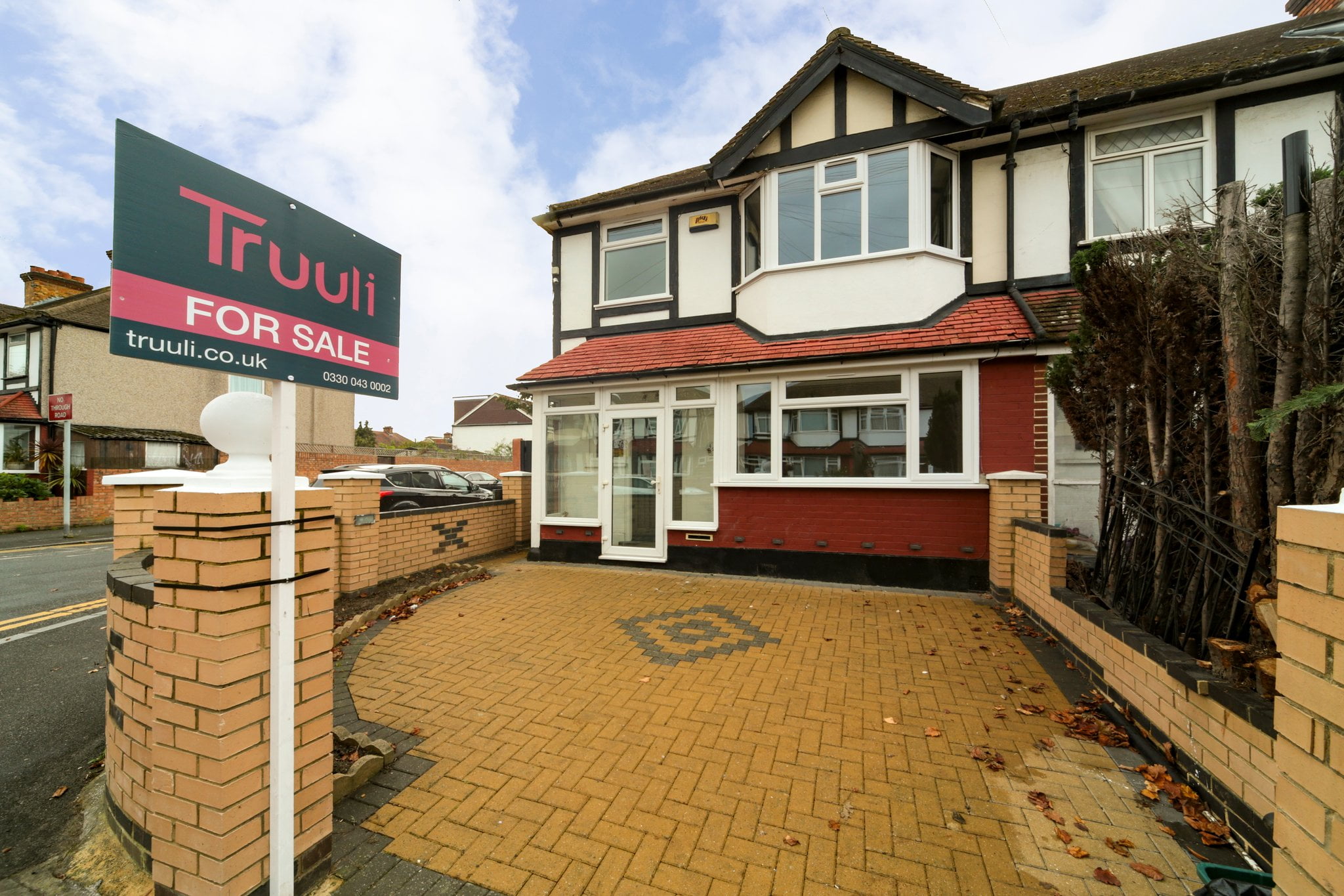 Dahlia Gardens, Mitcham, CR4 Truuli