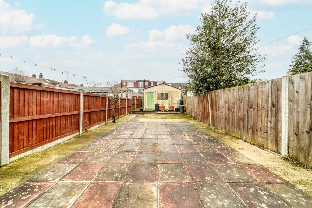 Sunnymead Avenue, Mitcham, CR4 Truuli