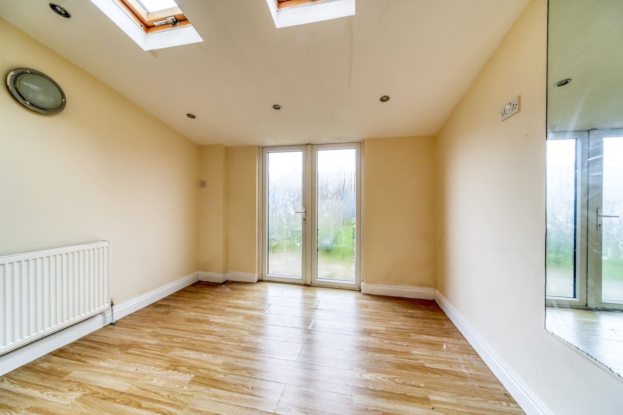 Vale Road, Mitcham, CR4 Truuli