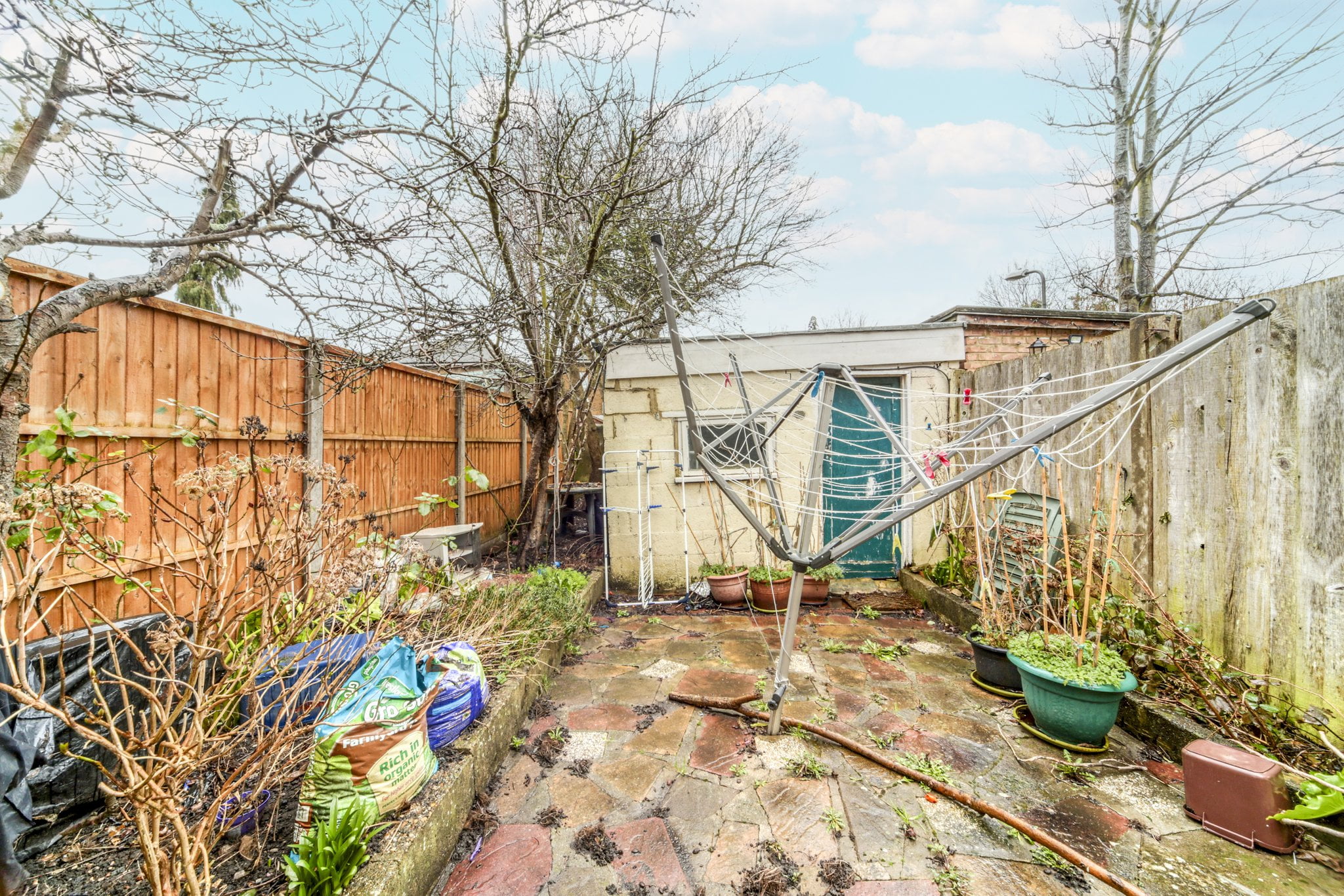 Pitcairn Road, Mitcham, CR4 Truuli