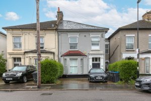 Bensham Manor Road, Thornton Heath, CR7